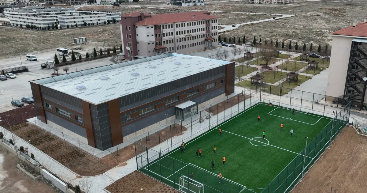 Konya Selçuklu Fen Lisesi’ne modern spor tesisi kazandırıldı