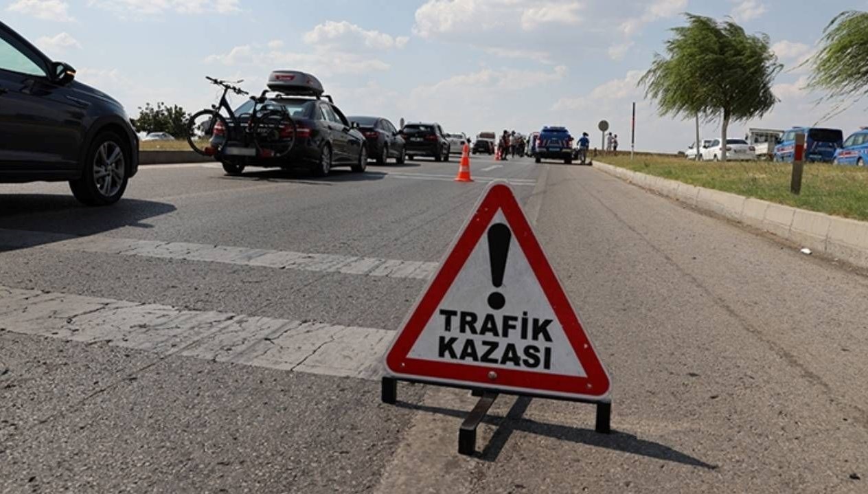 karsidan karsiya gecerken otomobil carpti 45 yasindaki adam hayatini kaybetti JRFHETTu