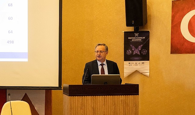 kadinlarin gucu sertifikalarla taclandi uretken kadinlar akademisinde 203 kadin sertifika sahibi oldu K53Dpiu1