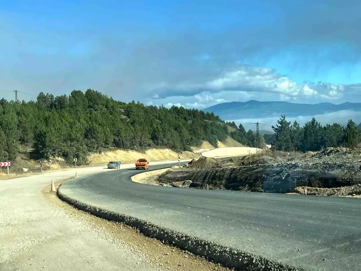 kutahyada tavsanli domanic devlet yolu calismalari hizla devam ediyor upQYtgBb.jpg