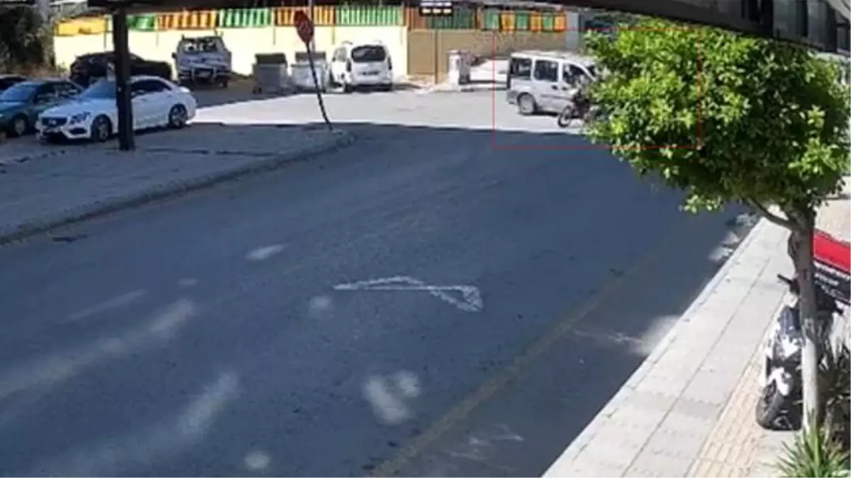 mersinde motosiklet kazasi 2si cocuk 4 yarali 1n3ElQxl.jpg