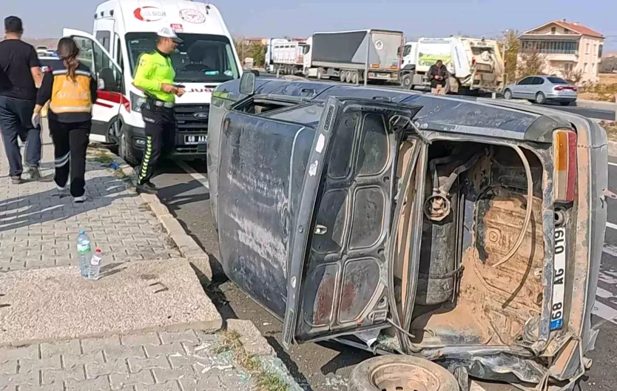 aksarayda tir ile carpisan otomobil devrildi 3 yarali OX5gqttW.jpg