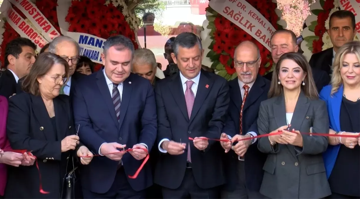 ozgur ozel eczacilik muzesinin acilisini yapti Fn2DJb9E.jpg