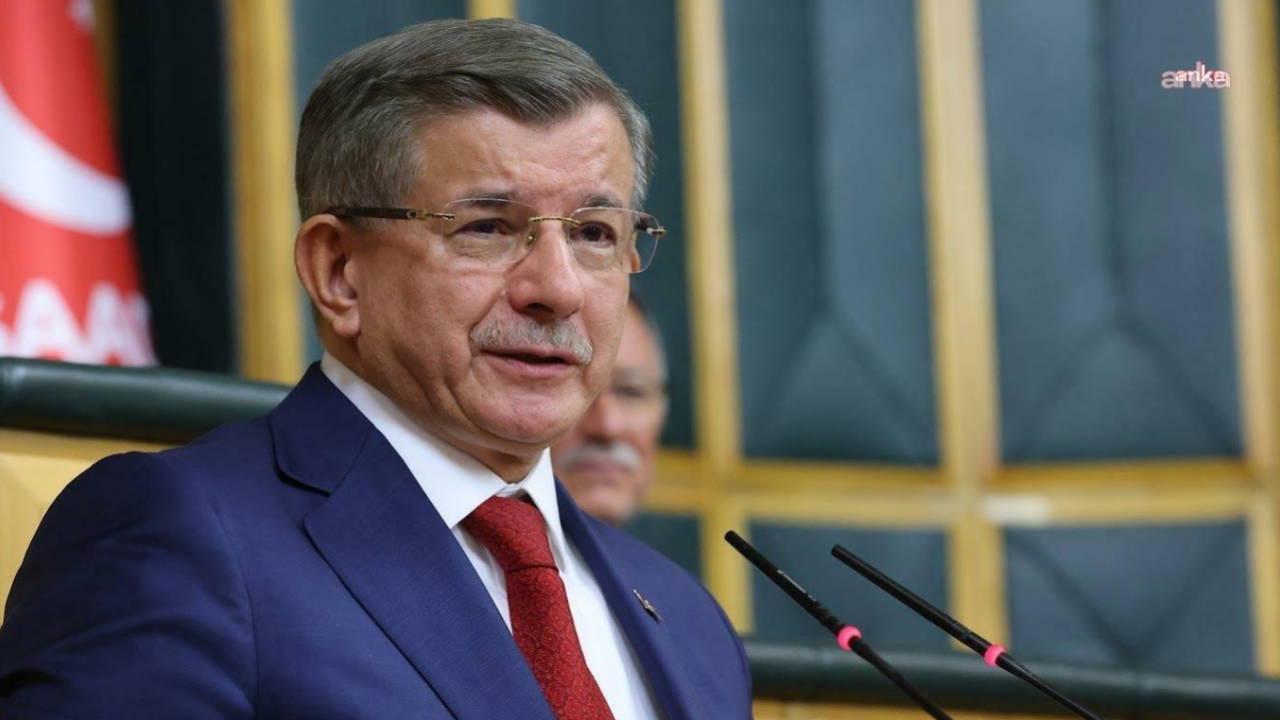 Ahmet Davutoğlu’ndan Erdoğan’a Sert Eleştiri: “Tom Barrack’a Cehaletini Hatırlatın”