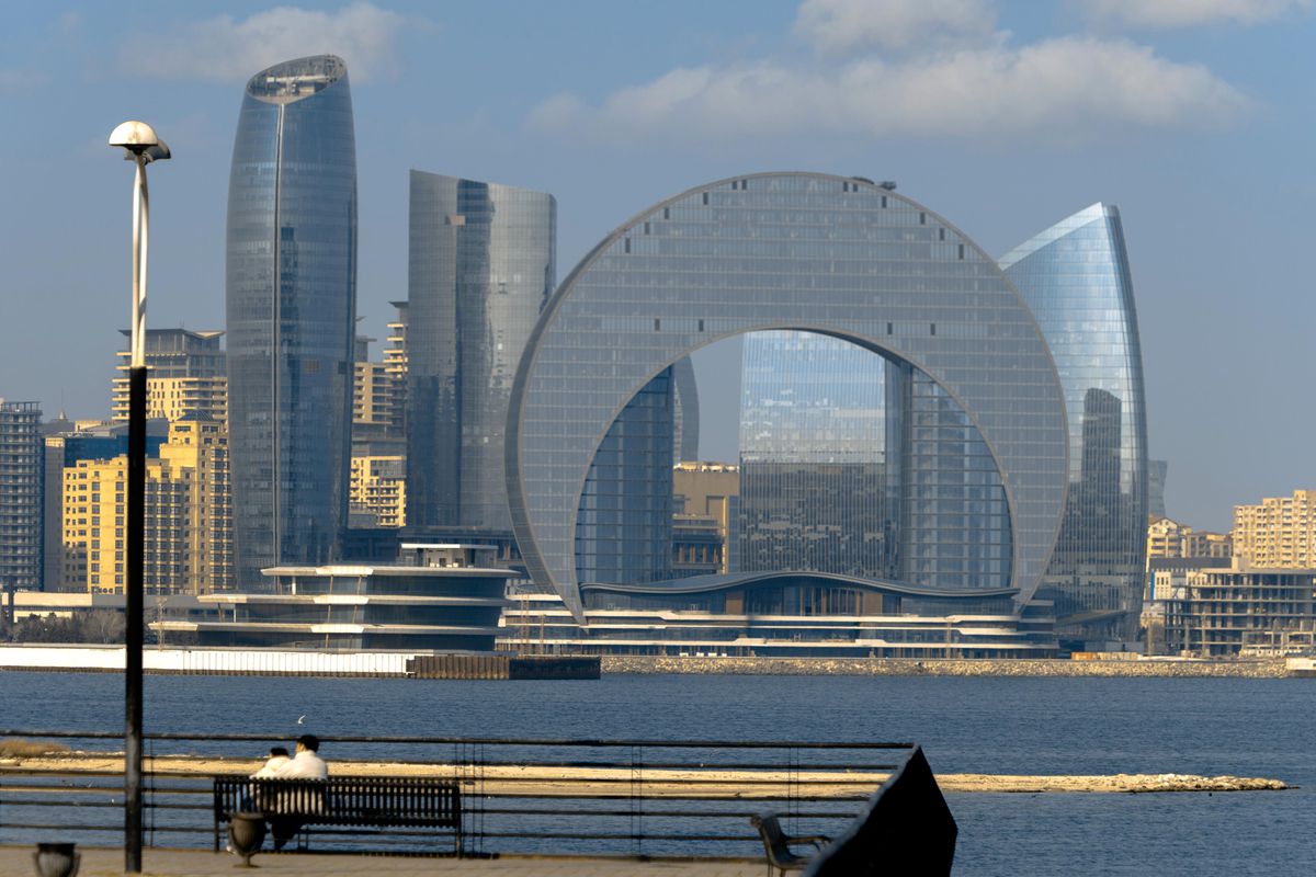 Azerbaycan’dan İran’a Üçüncü Yardım Sevkiyatı