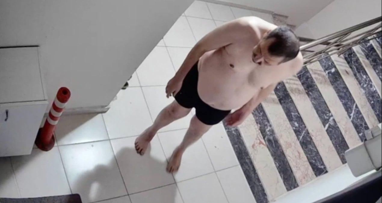 Bıçakla Korku Saçan Adamın Evi Alev Alev Yandı, Gözaltında Kalp Krizi Geçirdi