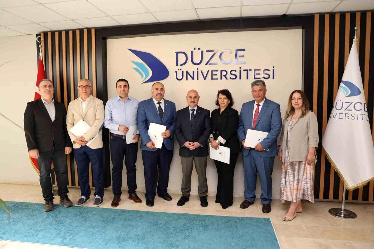 Düzce Üniversitesi’nde Başarı Belgeleri Töreni Gerçekleşti