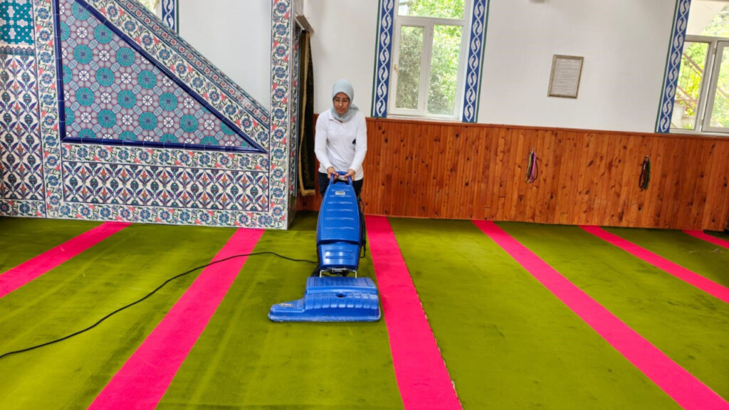Kurban Bayramı Öncesi Camilerde Temizlik Çalışmaları
