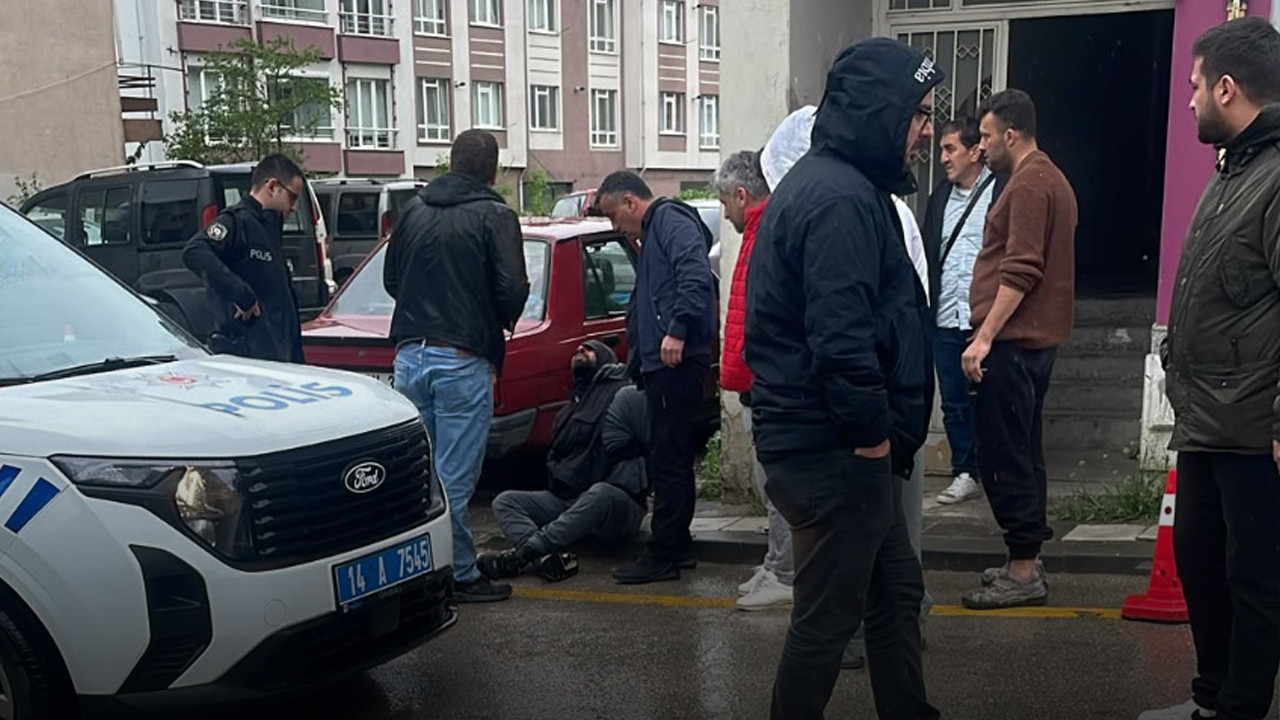 Alkolün Etkisiyle Sokağı Karıştıran Genç, Polisi Darbeye Kalkıştı