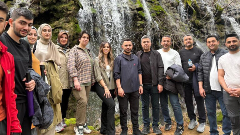 saglik-calisanlari-saglikli-yarinlar-icin-yurudu-4vUrFOIC